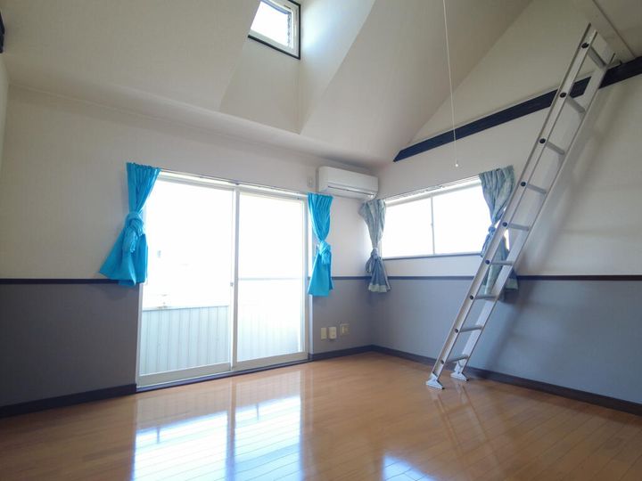 ビラ・プリンス坂井の居間