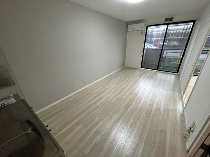 サンビレッジ築捨の居間