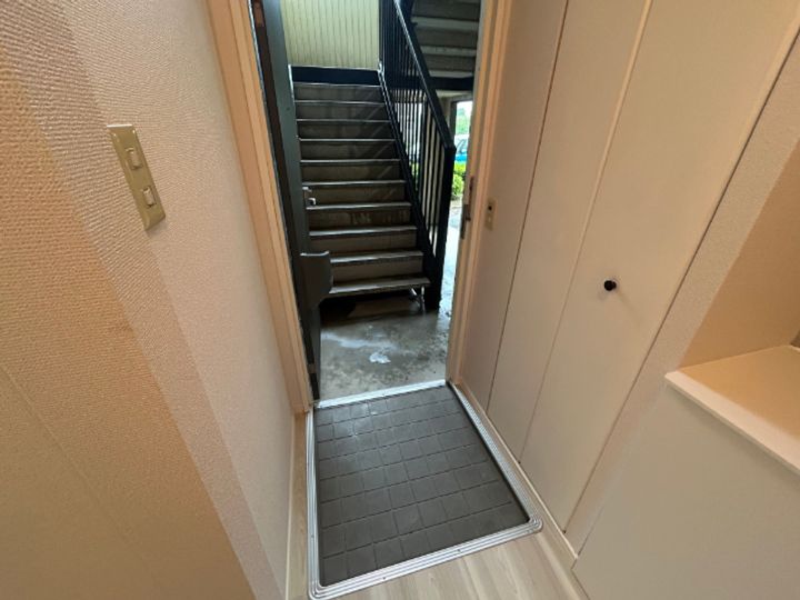 サンビレッジ築捨の玄関