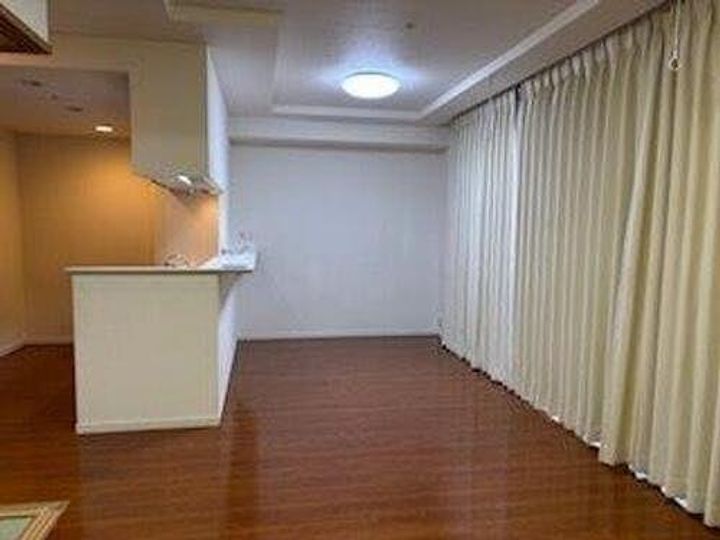 サーパス中央町弐番館の居間