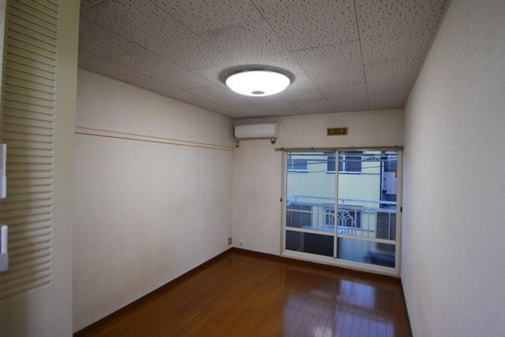 ハイツ・ライラックの居間