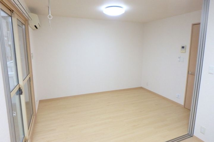 金ヶ崎町西根北荒巻【セジュールルーエ I】築19年の居間