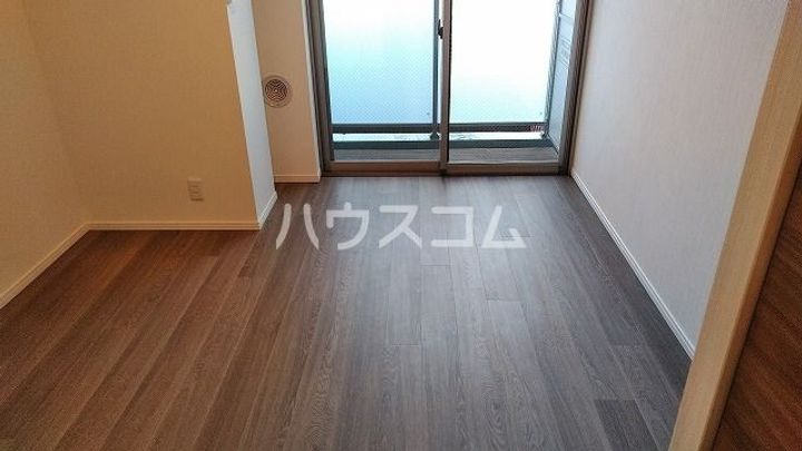 八番館の居間