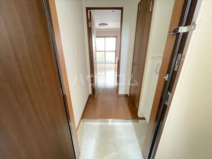 シャンブル萱島の玄関