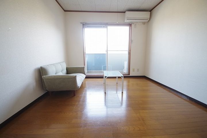 栃木県小山市駅南町3(アパート)の賃貸物件の居間