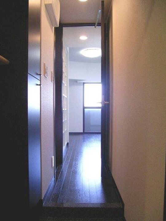 トーシンフェニックス初台弐番館の玄関