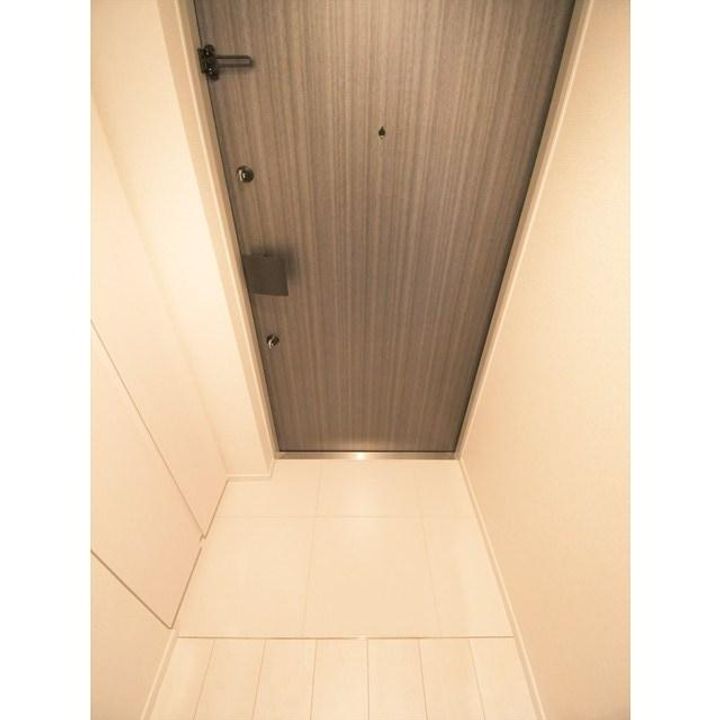 ラクレイス横濱関内の玄関