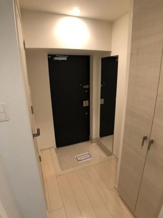 スカイコートパレス八丁堀の玄関