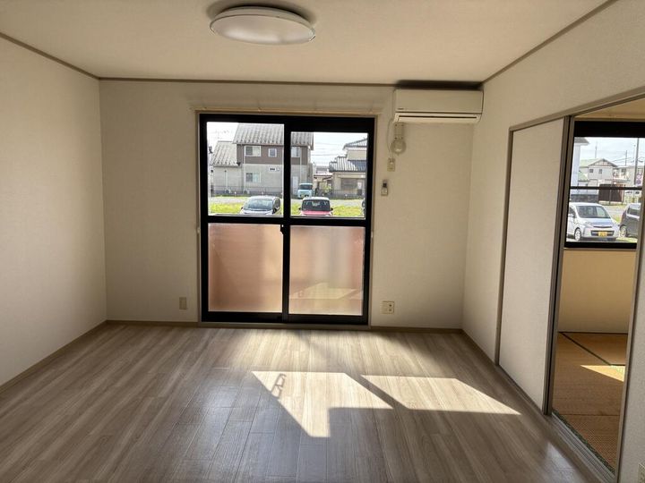 ロイヤルステージ雅Dの居間