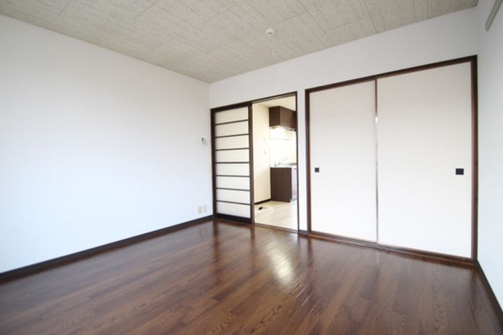 コーポ・レーベン Cの居間