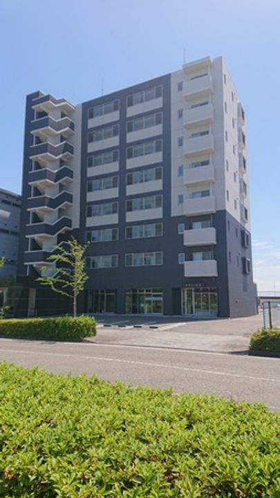 新潟県新潟市中央区美咲町1(マンション)の賃貸物件の外観