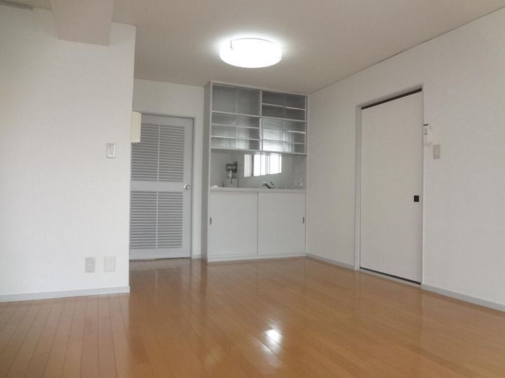 ドミール五番町の居間