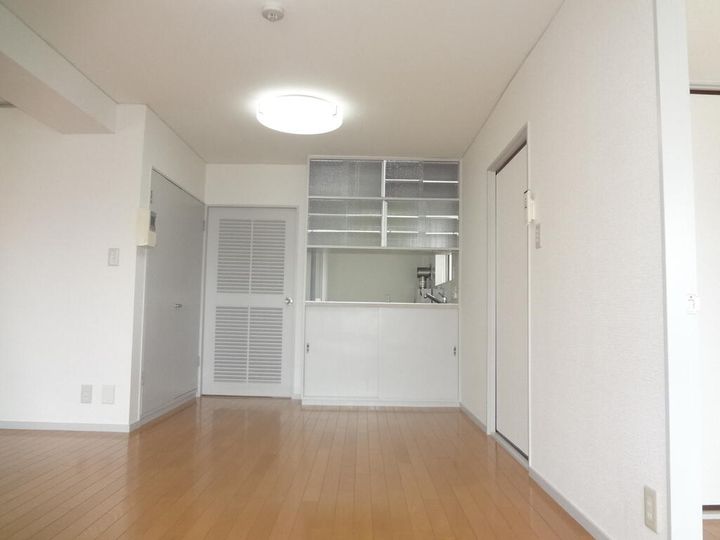 ドミール五番町の居間