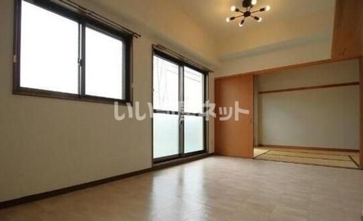 群馬県伊勢崎市連取元町(マンション)の賃貸物件の居間