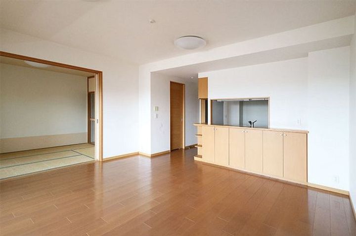 ポレスターステーションシティ金沢の居間