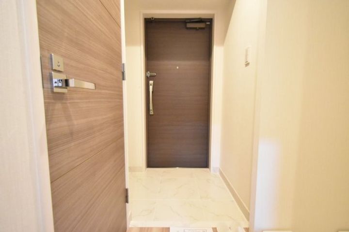 ファーストフィオーレ江坂ウエストの玄関