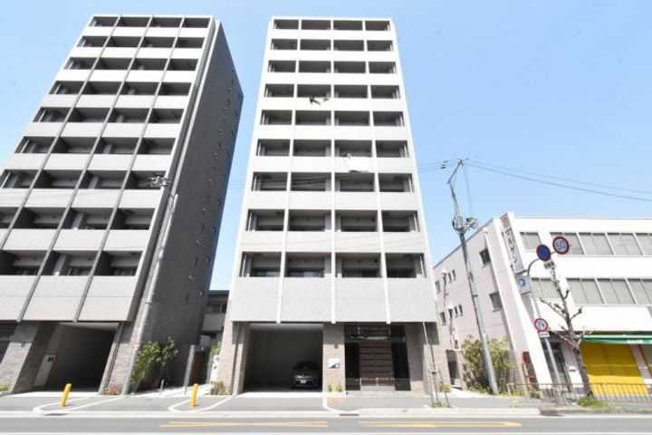 ファーストフィオーレ江坂ウエストの外観