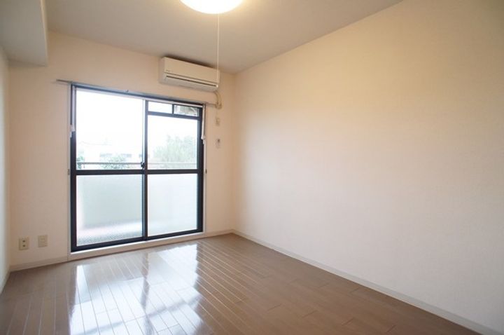 ラフィーネ中原の居間