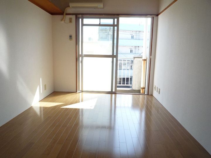 ふじコーポの居間