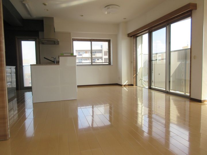 フォーセゾン中広の居間