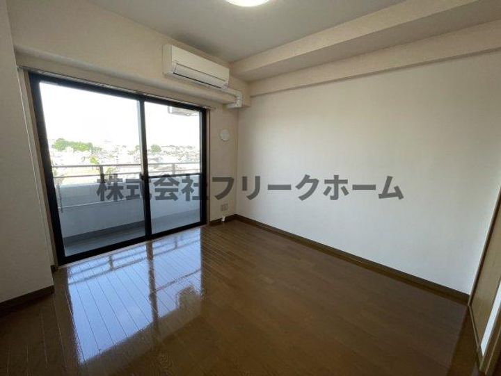 東京都小金井市本町2の賃貸マンションの居間