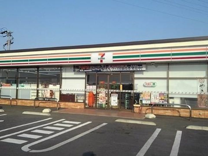フェリス エムの周辺