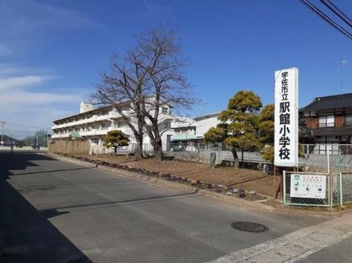 フェリス エムの周辺