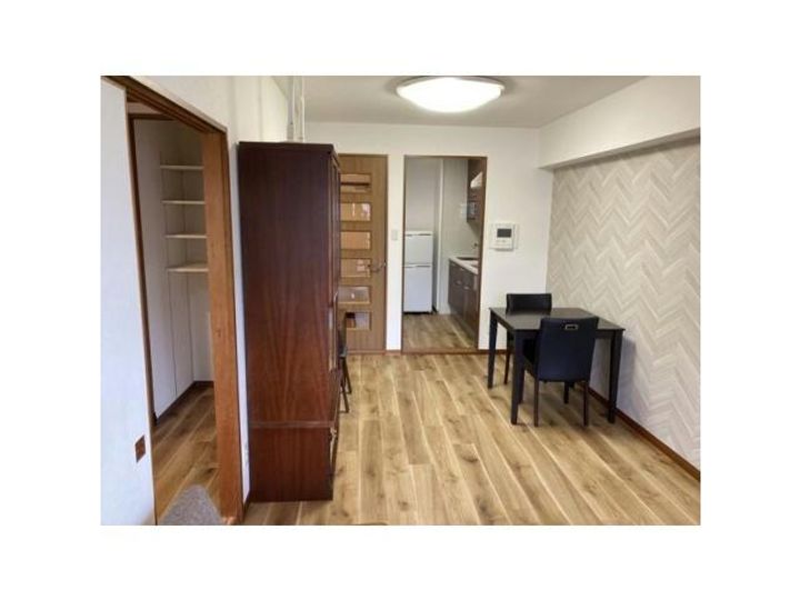 錦ハーモニービルの居間