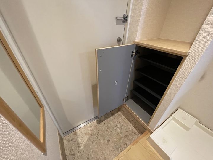 フラッティ龍大南の玄関