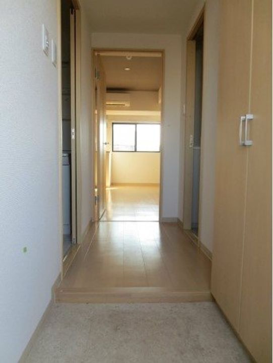 Pura Vida幅下の玄関