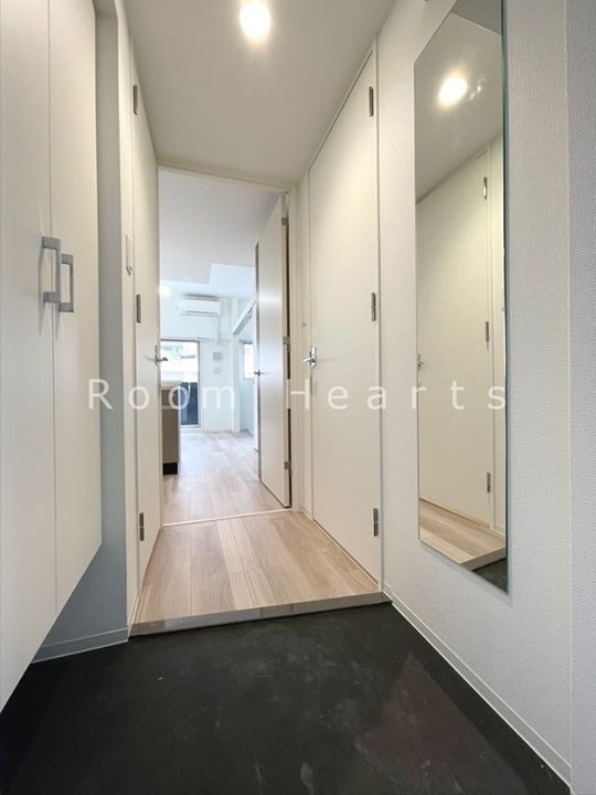 セレニテ江坂グランデの玄関