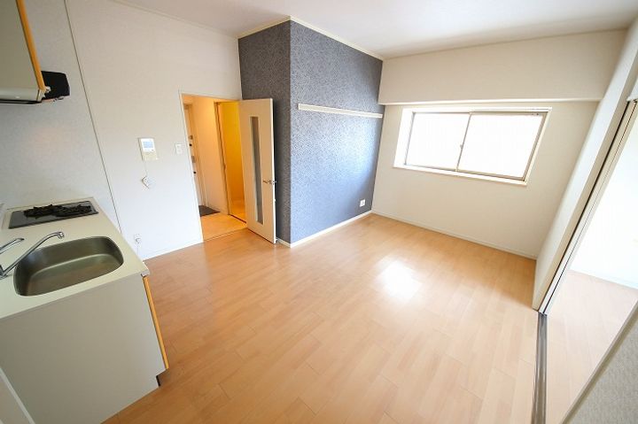 竪町センタービルの居間