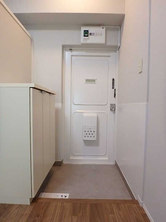東神奈川A共同ビルの玄関
