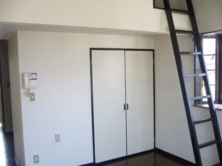 WINGトーチューの居間