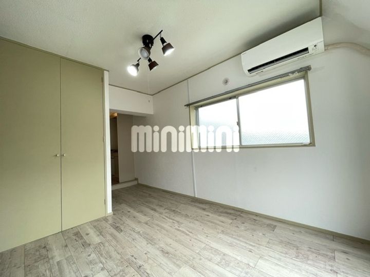 ツインズ向ヶ丘遊園A・Bの居間