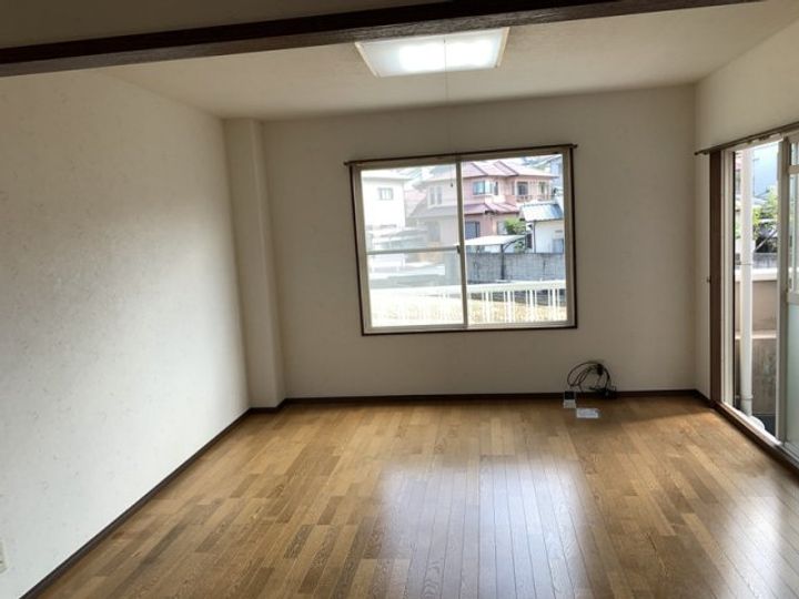 八丈グランドハイツの居間