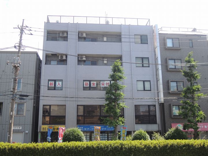 塩田商事本社ビルの外観
