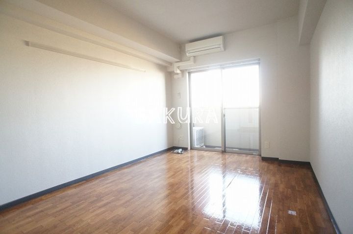 シャイニー長津田の居間