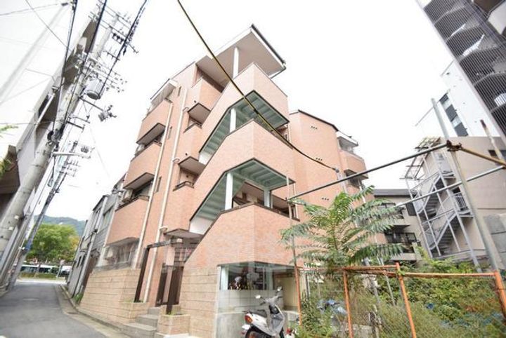 マンション王子の外観