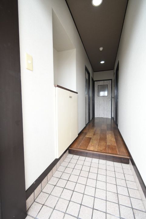 フェニックスハイツ A棟の玄関