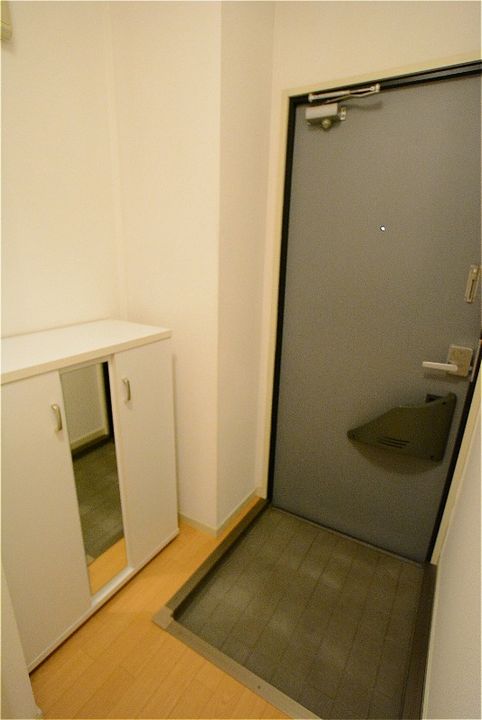 中野ハイツ4号地の玄関