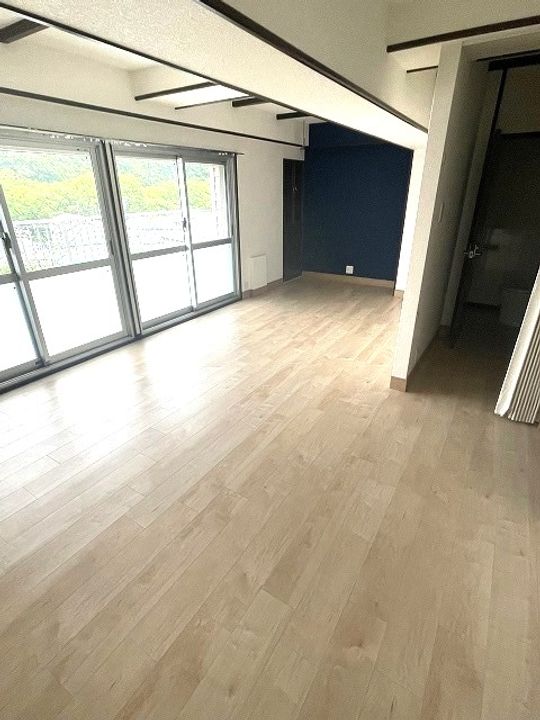 乙軸スカイマンションの居間