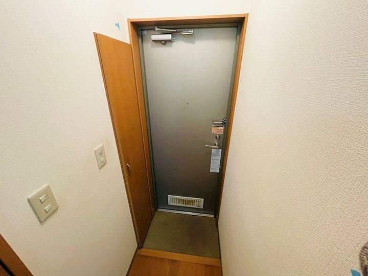 セレ西尾久の玄関