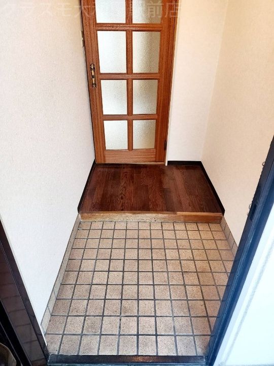 中野ハイツの玄関