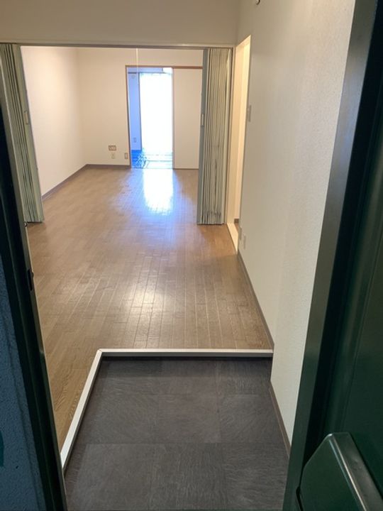 マンション寿の玄関