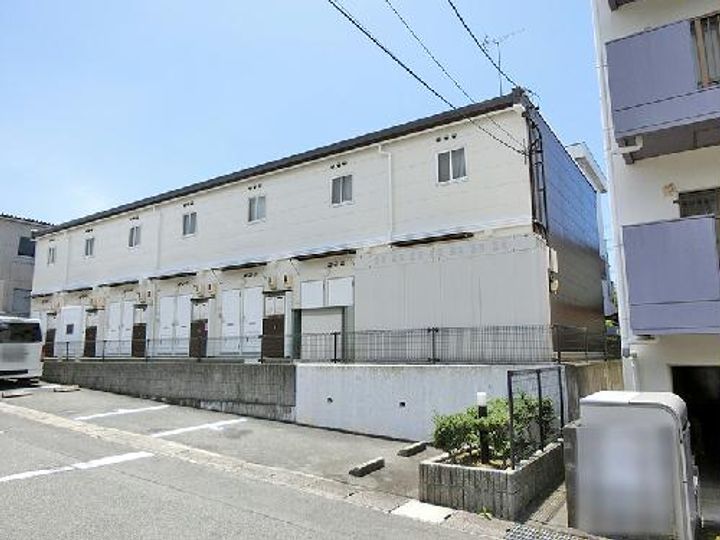 レオパレス二本木の外観