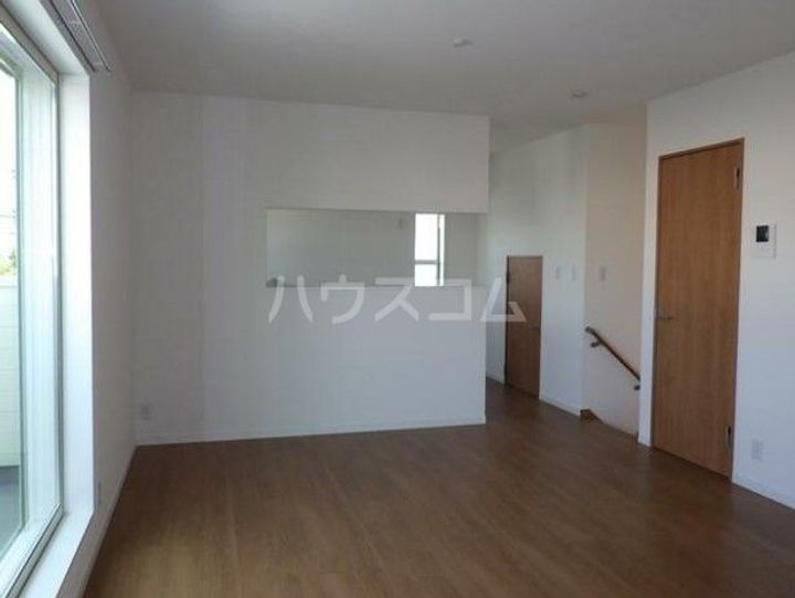 神奈川県横浜市中区矢口台(一戸建)の賃貸物件の居間