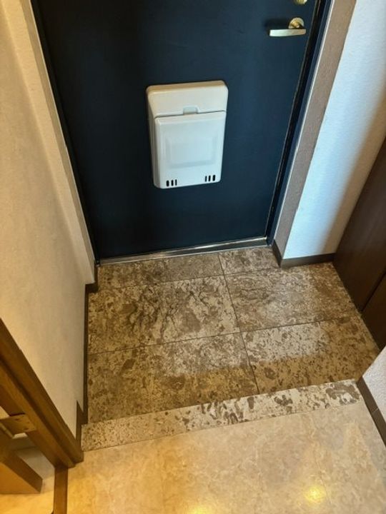 センチュリー時計台IIIの玄関