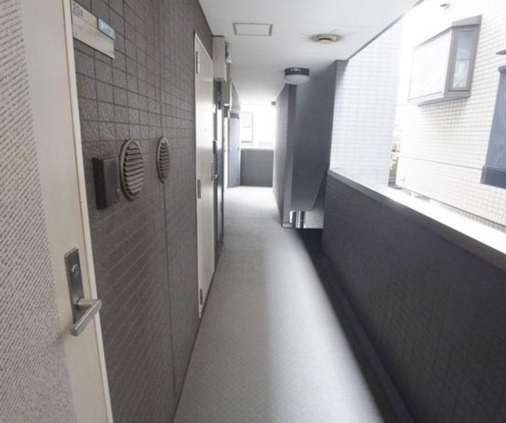 クイーンズ上目黒の玄関