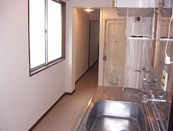 森田ビルの玄関